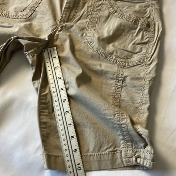 Women’s size 6 tan Gloria Vanderbilt Chino shorts - Picture 5 of 8